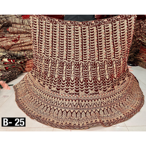 Lehenga en velours lourd moderne avec broderie Jarkan Long Choli Dupatta pour les fêtes d'hiver B2B Wedding Market - Product Image 1