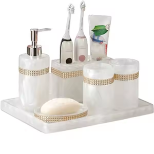 Elegante juego de baño clásico de resina de tres piezas, accesorios de tocador de lujo, jabonera, soporte para cepillo de dientes, bandeja duradera - Product Image 2