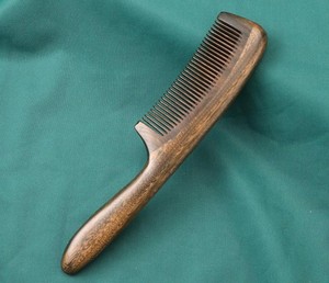 Peine de Madera Pulida Ecológico de Primera Calidad, Diseño Tradicional Hecho a Mano para Uso Doméstico - Product Image 4