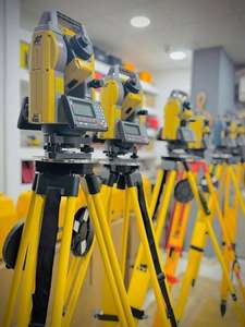 Estación total Topcon GM-52 serie, disponible para la venta en buen estado - Product Image 4