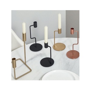 Bougeoirs décoratifs en métal faits à la main pour la maison de table de pièce maîtresse de Noël et le bougeoir décoratif d'hôtel - Product Image 1