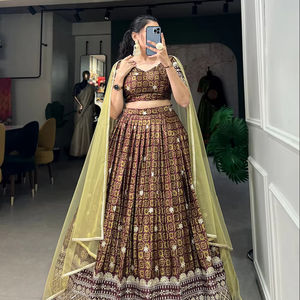 Designer Lehenga Choli avec impression numérique avec broderie de paillettes - Product Image 1