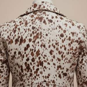 Veste en cuir de vache véritable sur mesure pour homme, style motard, marron, blanc, imprimé vache, vêtements d'hiver - Product Image 2