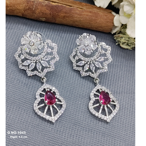 Pendientes radiantes con un diseño elegante para complementar a las mujeres que buscan accesorios únicos y de moda de la India - Product Image 1