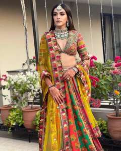 Ensemble Lehenga Choli et Dupatta dernier modèle de vêtements de fête et de mariage en mousseline de coton pur avec broderie lourde et impression numérique - Product Image 4