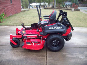 เครื่องตัดหญ้าแบบ Zero Turn ยี่ห้อ Gravely Industrial รุ่นใหม่/มือสอง เครื่องยนต์เบนซิน 2 จังหวะ 125 ซีซี พร้อมถังเก็บหญ้า 150 ลิตร กำลังไฟ 1200 วัตต์ สำหรับทำหญ้าเป็นปุ๋ยหมัก เหมาะสำหรับดูแลสวน - Product Image 5