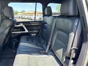 Toyota Land Cruiser SUV 2020 Impecable, Motor 6.1-8L de Aspiración Natural, Transmisión Automática, +400 CV, +500 Nm de Torque, Asientos de Cuero, Techo Solar, 8 Ruedas - Product Image 5