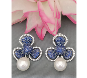 Boucles d'oreilles de créateur au look ethnique pour filles avec design vintage idéales pour les festivals et les rassemblements pour les femmes d'Inde - Product Image 1