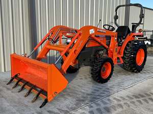 ใช้สำหรับรถแทรกเตอร์ล้อ L3700SU พร้อมบุ้งกี๋แบบ Quick-Attach Loader Pin-On และเครื่องยนต์ขับเคลื่อน 4 ล้อ 37 แรงม้า สำหรับใช้งานในฟาร์ม - Product Image 5