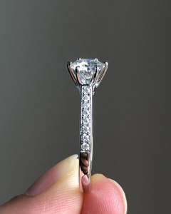 แหวนเพชรมอยส์ซอไนท์เกรดสูงที่มีลวดลายสวยงามทันสมัยเหมาะสำหรับสตรีไปงานปาร์ตี้ - Product Image 2