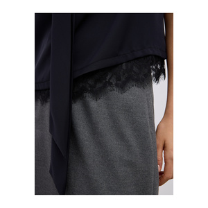 เสื้อเชิ้ตผ้าซาตินสำหรับผู้หญิง แต่งลูกไม้ พร้อมเชือกผูกคอ - Product Image 6
