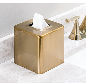 Une boîte à mouchoirs rectangulaire en métal maillé doré, ornée de roses et de feuilles dorées décoratives - Product Image 4