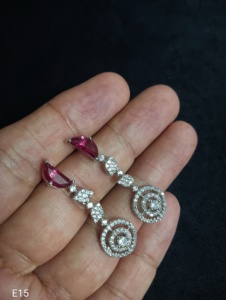 INDIEN DERNIER STYLE À LA MODE AMERICAN AD CLASSIC DESIGNER AD BOUCLES D'OREILLES ENSEMBLE DE BOUCLES D'OREILLES POUR FEMMES ET FILLE ET AMÉRICAIN AD ENSEMBLE DE BOUCLES D'OREILLES - Product Image 4