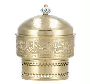 Casserole élégante en métal avec calligraphie dorée et poignées conçue pour les mariages de luxe et la présentation d'aliments dans les hôtels - Product Image 3