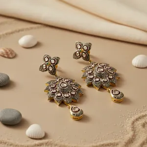 Magnifiques boucles d'oreilles en diamant pour femmes avec placage or et design audacieux - Product Image 1