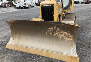 Bulldozer sur chenilles hydraulique diesel Caterpillar D5G XL d'occasion avec pompe à moteur et engrenage - Équipement de terrassement à haute efficacité - Product Image 6