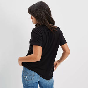 Camisetas de mujer personalizadas de secado rápido servicio al por mayor OEM con decoración de botones Nuevo estilo ecológico para el verano - Product Image 2