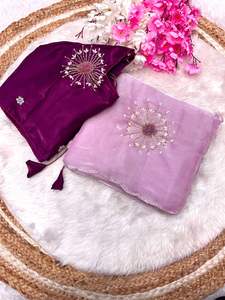 Dernier modèle de sari en satin de soie classique indien pour les fêtes de mariage, avec un chemisier exclusif, vêtements traditionnels pour femmes, vente de vêtements ethniques - Product Image 3