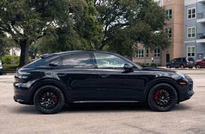 Certificado usado 2021 Porsche Cayyenne GTS Coupe Twin-Turbo V8, AWD - Product Image 6