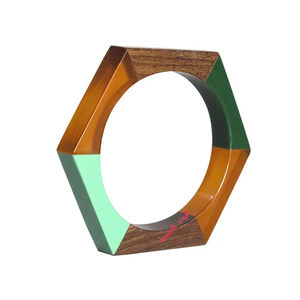 Brazalete tallado de resina hecho a mano, joyería, pieza de declaración única para mujer, pulsera de resina de moda para uso étnico y moderno - Product Image 5