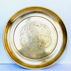 Plateau en métal artisanal de qualité supérieure avec des détails traditionnels pour la décoration de la cuisine et de la table de mariage de qualité supérieure - Product Image 6