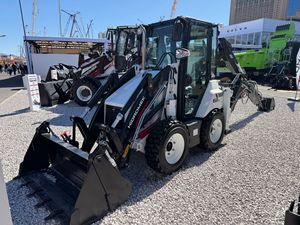 ซื้อรถตักล้อยางไฮโดรมีค HMK 62T ขนาด 9 ตัน พร้อมเครื่องยนต์ยูนเน่และปั๊มไฮดรอลิก - Product Image 5