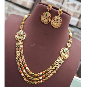 Conjunto de collar chapado en oro de diseño único exclusivo de aspecto real de alta calidad con pendientes para colección de boda para mujer - Product Image 1