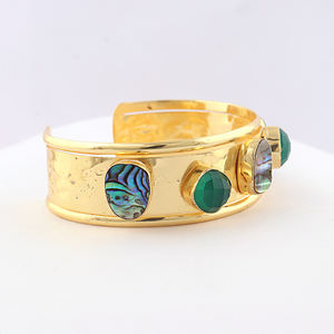 Brazalete abierto ajustable de concha de abulón natural de alta calidad con ónice verde, chapado en oro de 18k, joyería de moda para mujer. - Product Image 3