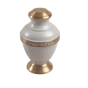 Urne souvenir de crémation en laiton de haute qualité avec bande gravée en or noir et couleur blanche finie pour les cendres humaines-Fourniture funéraire - Product Image 2
