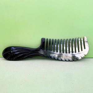 Peigne en corne naturelle de gros Peigne antistatique poli avec logo personnalisé pour les soins des cheveux et de la barbe - Product Image 5