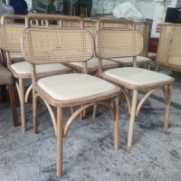 Chaise de salle à manger en bois massif et rotin avec assise rembourrée en cuir PU, dossier en cannage, chaise d'appoint en bois pour restaurant, café, hôtel