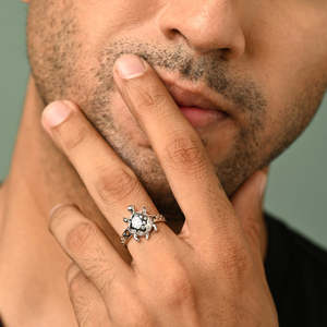 Anillos de Plata de Ley 925 de Primera Calidad para Hombre, Chapados en Rodio, con Patrón Geométrico e Incrustaciones de Diamantes con Corte Princesa - Product Image 4