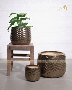 FI130H23 Metal Flower <b>Pot</b> with Sleek Modern Design for Home & Garden Enhances Mini Landscapes - Product Image 4