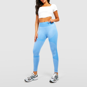Ensemble de yoga contrastant pour femme – Survêtement de sport personnalisé avec logo pour la gym et le fitness - Product Image 3