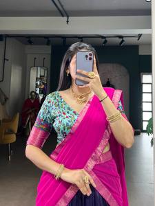 ชุดเลเฮนกาโชลีงานแต่งงานแบบเป็นทางการพิมพ์ลายขนสัตว์เทียม Aastha พร้อมงานปักดิ้นทองและผ้าคลุมไหล่จอร์เจตต์แบบเย็บสำเร็จ - Product Image 5