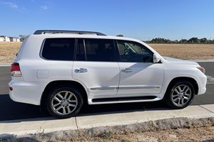 LX570 2015, 5.7 Litros V.8, Tracción en las Cuatro Ruedas Permanentemente Disponible - Product Image 2