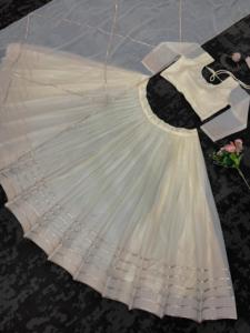 Lehenga choli ชุดงานแต่งงานออกแบบด้วยการพิมพ์ดิจิตอลที่มีขอบลูกไม้ - Product Image 2