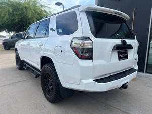 Toyota 4Runner TRD Off-Road 2024 d'occasion en excellent état - Product Image 2