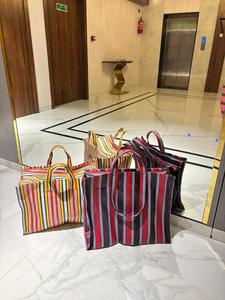 Bolsas de Mano Personalizadas con Cremallera, Reutilizables, Ecológicas, Hechas de Nailon Reciclado, con Logotipo Impreso, Hechas a Mano en India - Product Image 4