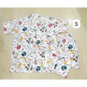 Pyjama court décontracté imprimé Jaipuri en tissu tissé extensible doux avec taille élastique et boutons, personnalisable, pour l'été, vêtements d'intérieur pour la famille - Product Image 1