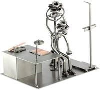 Sculpture unique en métal moderne, motif écrou et boulon, avec figurines combinées humaines et animales, artisanat métallique pour collectionneurs d'art et décoration intérieure