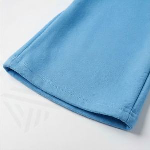 Camiseta sin mangas ligera para hombre, estilo casual, con corte acampanado, transpirable, cintura elástica, diseño de parches con salpicaduras de pintura graffiti y efecto apilado de lona. - Product Image 6