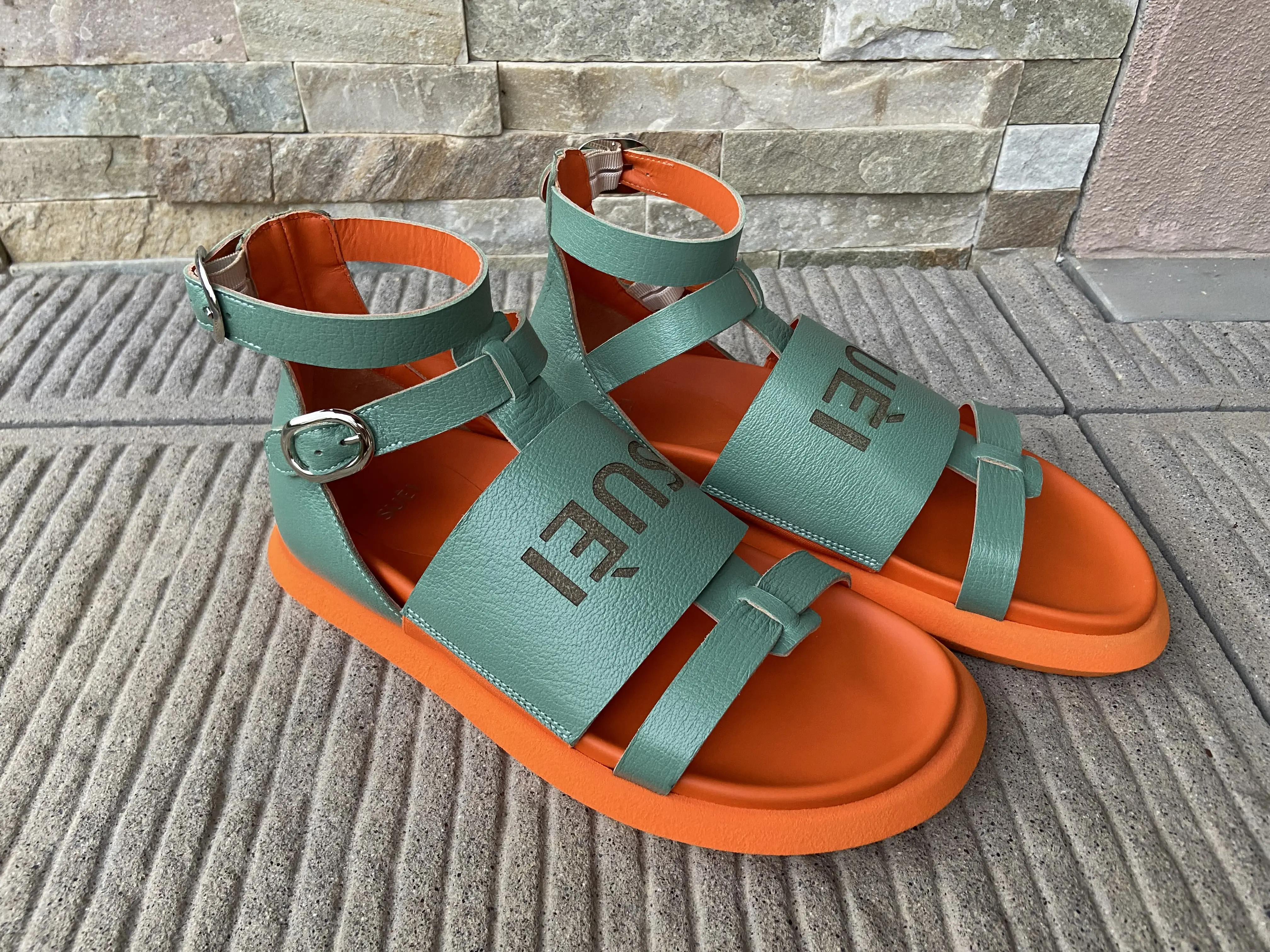 Sıcak satış İtalyan hakiki deri Tiffany ve turuncu renk düz moda sandalet ayakkabı Fussbett kadın sandalet 2023
