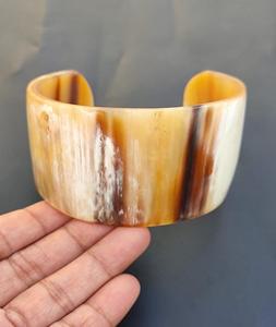 Bracelets de manchette en corne de buffle naturelle Bracelets larges en corne polie pour femmes Bijoux Boho Accessoires de mode - Product Image 2