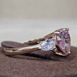 Anillo de Compromiso de Plata de Ley 925 con Incrustaciones de Moissanita Rosa en Forma de Corazón, Certificado por GRA, VVSD Original, Chapado en Oro Rosa - Product Image 5