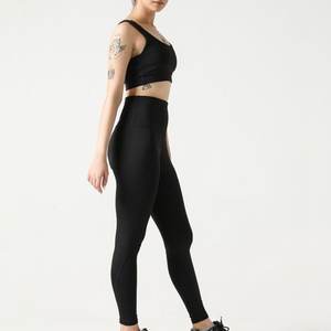 Ensemble de yoga deux pièces taille mi-haute pour femme, avec logo personnalisé, vêtements de sport écologiques, soutien-gorge respirant, leggings à taille élastique, motif uni - Product Image 6