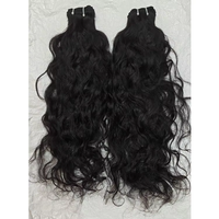 Paquets de cheveux de trame à la machine avec une texture douce et rebondissante conçus pour les installations de tissage sans couture avec une brillance naturelle