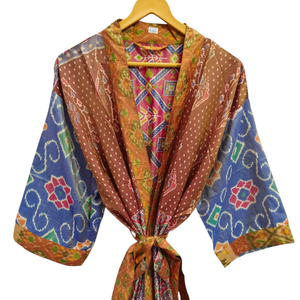 เสื้อคลุมเจ้าสาวน้ำหนักเบาชุดคลุมผ้าไหมสำหรับผู้หญิงชุดนอนเสื้อคลุมยาวพิมพ์ลายดอกไม้อินเดียชุดกิโมโนผ้าไหมส่าหรีรีไซเคิลวินเทจ - Product Image 1