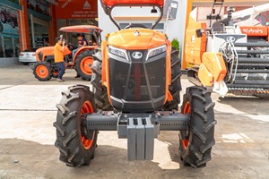 Tracteur agricole Kubota L 5228 4WD 2025, moteur 52 CV, transmission par engrenages, tracteur à roues, haute productivité, machines agricoles - Product Image 4