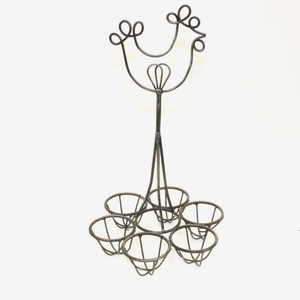 Soporte de huevo de granja de alambre de hierro con corazón - Product Image 2